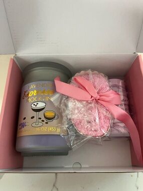 Lavender Espresso Mocktini Candle & Pink Bath Puff Gift Set